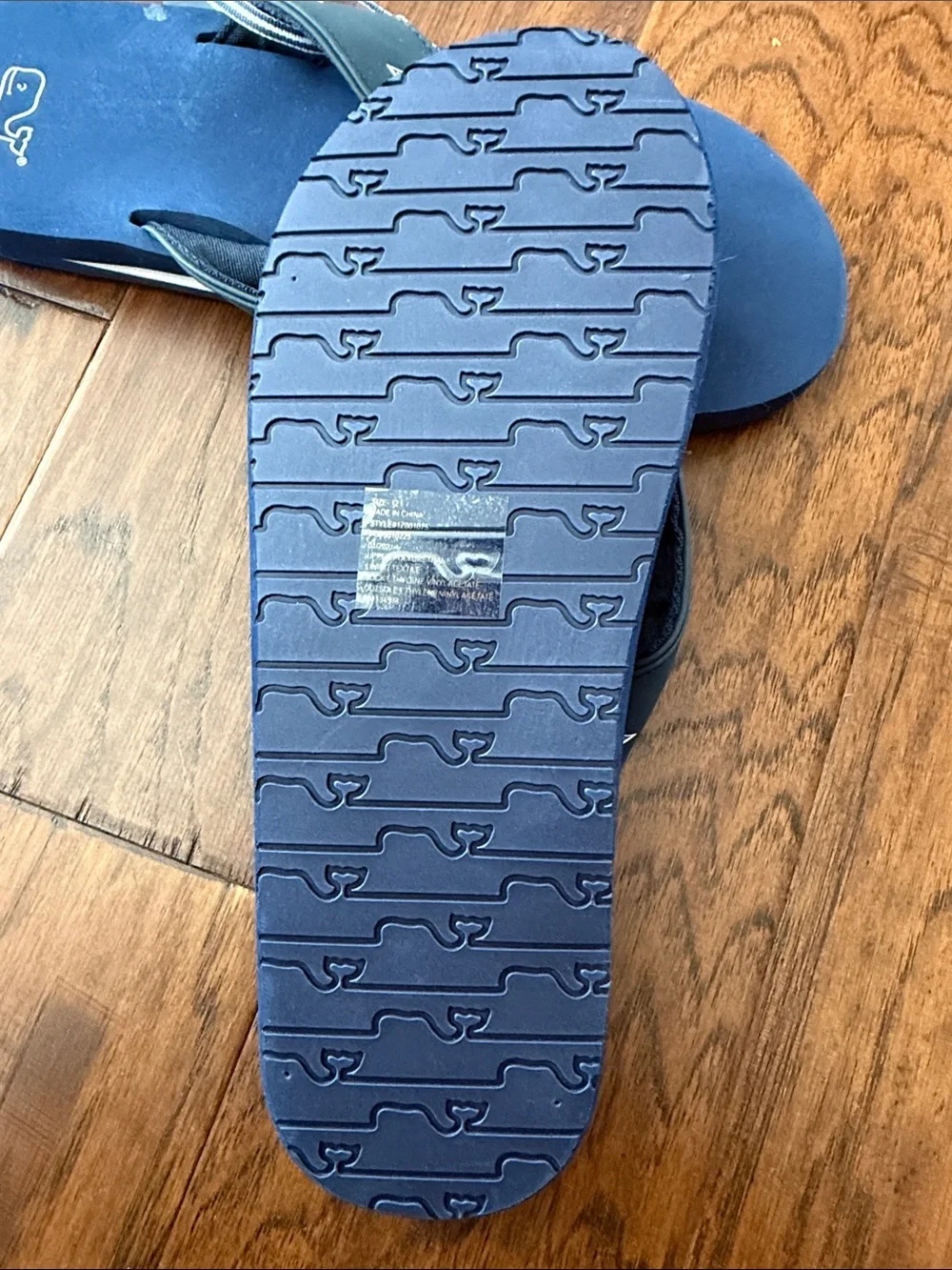 Vineyard Vines Navy DALLAS COWBOYS Flip Flops with Star-Pattern Straps